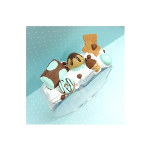 Budzik z ciasteczkowym misiem i czekoladą