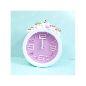 Budzik z jednorożcem i słodyczami