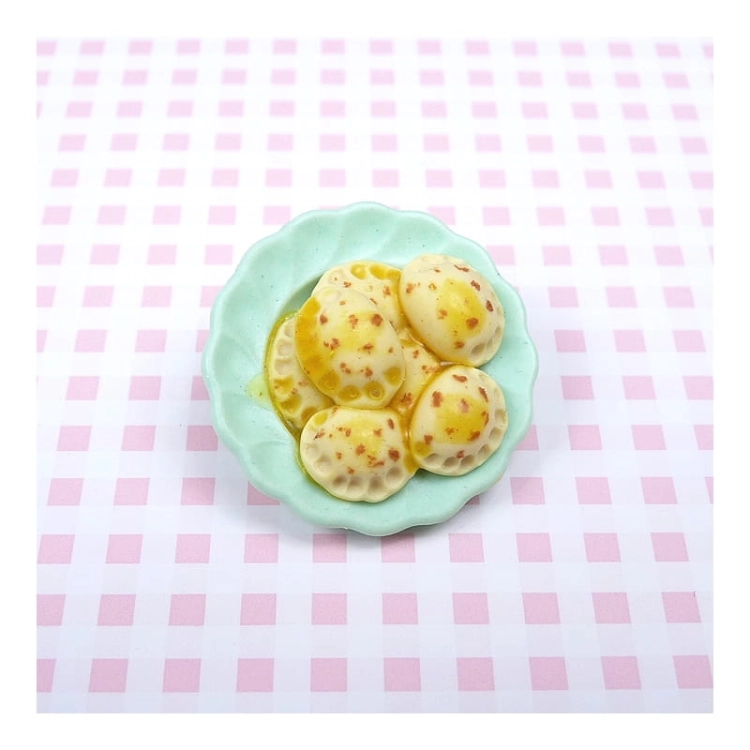 Broszka talerz z pierogami