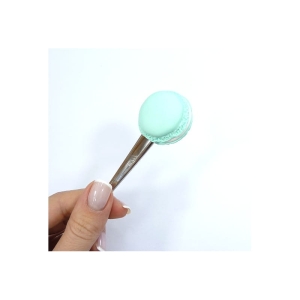 Łyżeczka z makaronikiem miętowym