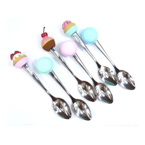 Łyżeczka z muffinką z kremem