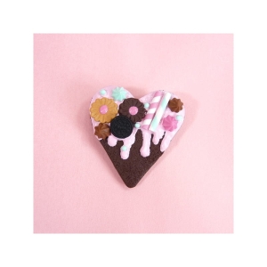 Broszka ciasteczko serce z polewą i słodkościami
