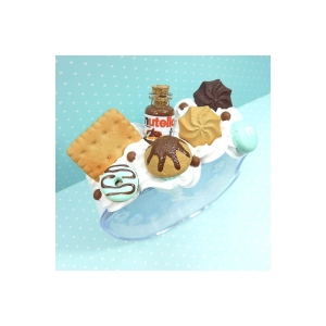 Budzik z kremem czekoladowym i herbatnikiem