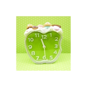 Budzik z kawą i słodyczami