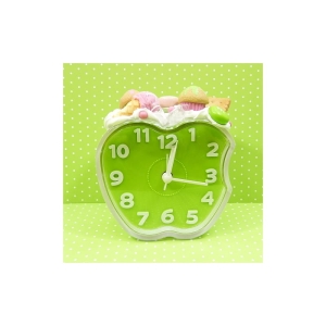 Budzik z herbatą, muffinkami i lodem