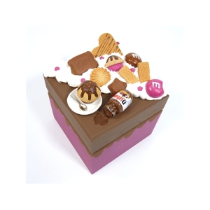 Kuferek zdobiony słodyczami różowy ciemny