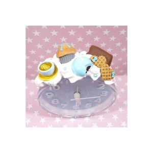 Budzik z herbatą i muffinką