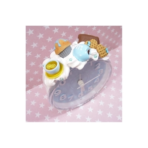 Budzik z herbatą i muffinką