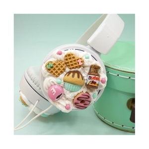 Słuchawki białe ze słodyczami