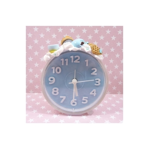 Budzik z herbatą i muffinką