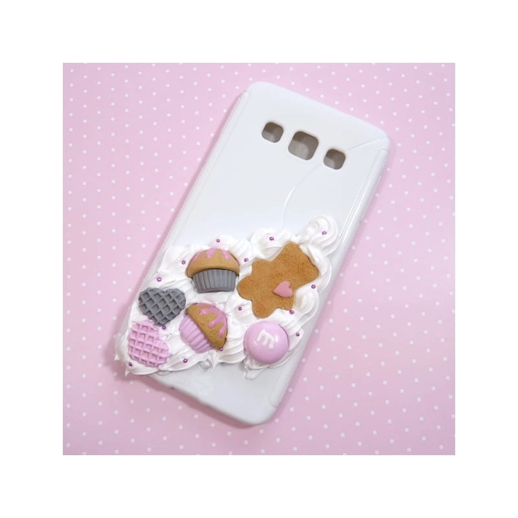 Obudowa na telefon z misiem i muffinkami